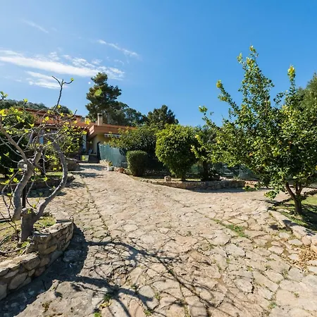 Villa Fabulous Seaside In Cala Sinzias